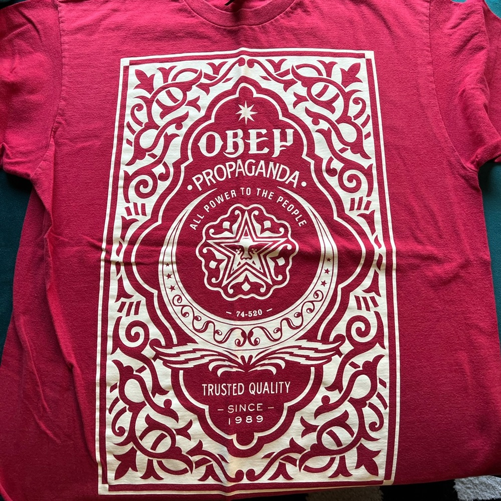 Obey tee size M red
